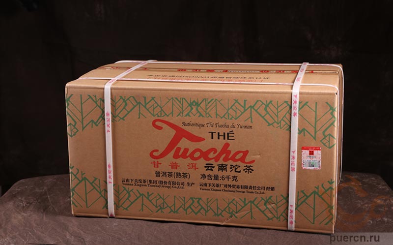 Коробка с 60 жестяными банками чая Коробка с 60 жестяными банками чая